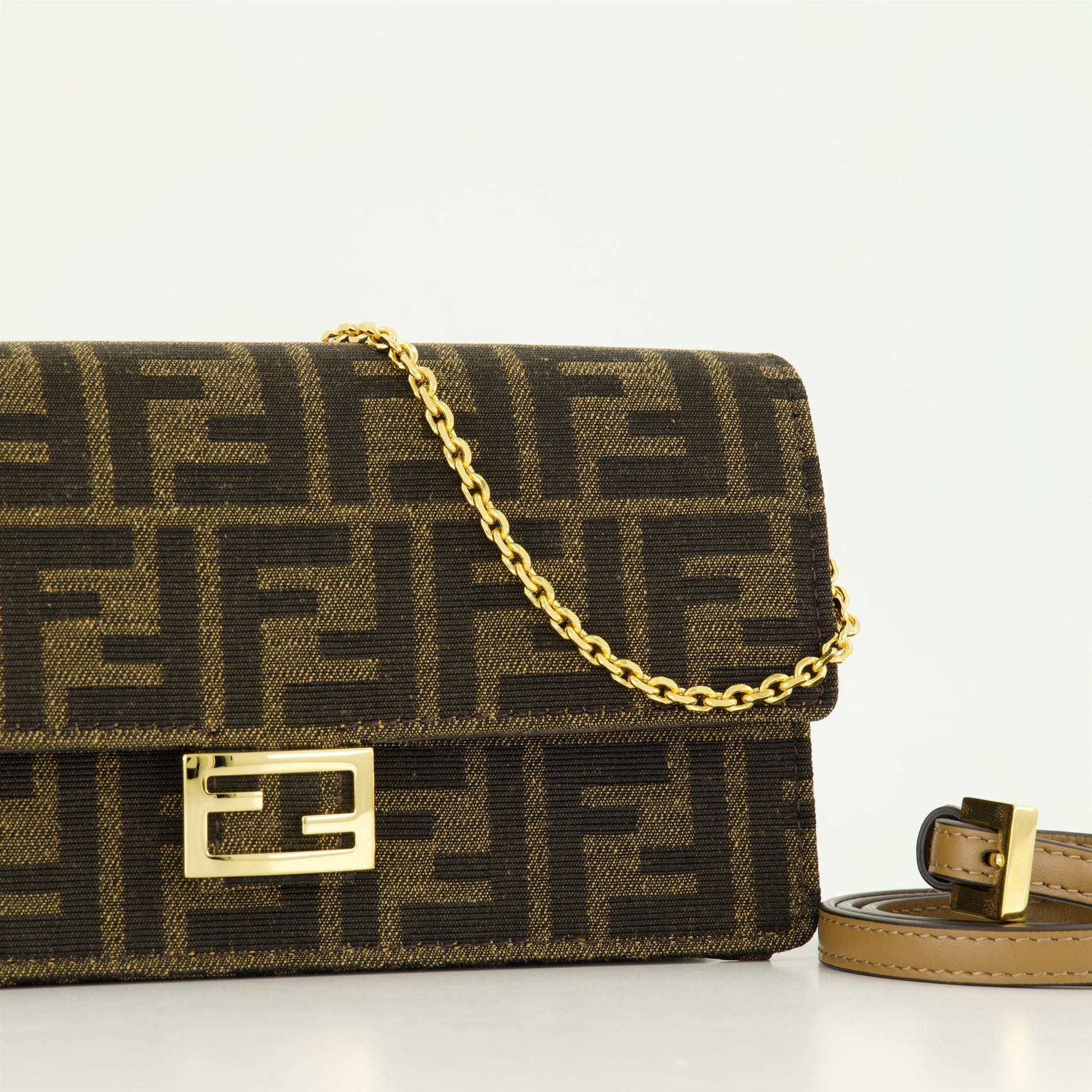 Fendi Baguette Chain Wallet - image 3