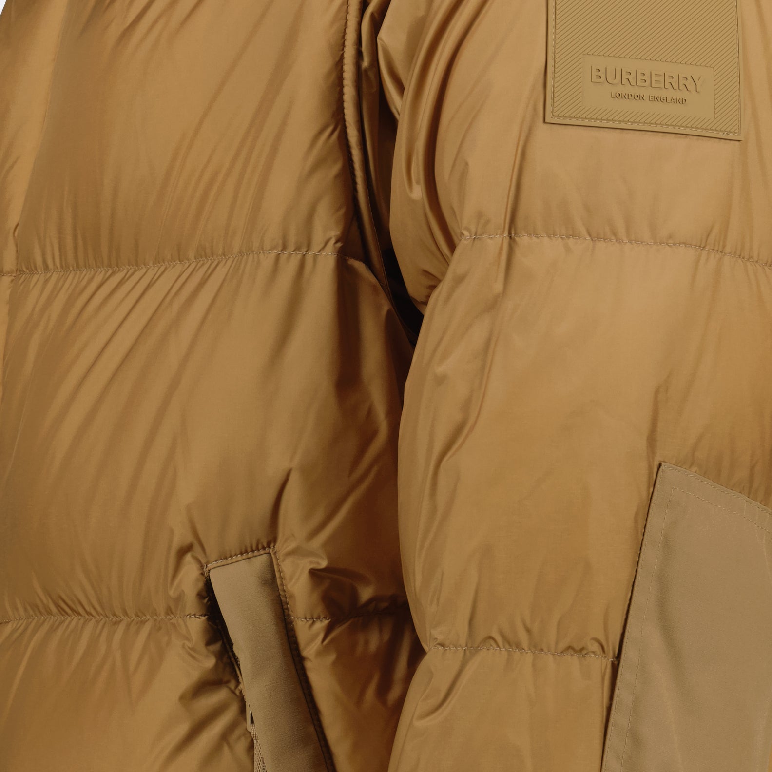 Burberry Puffer Jacket with Removable Sleeves - image 9