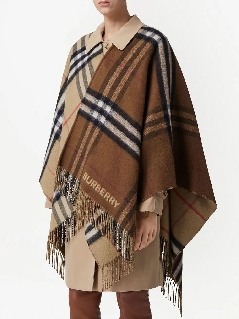 Burberry Checked poncho - image 3