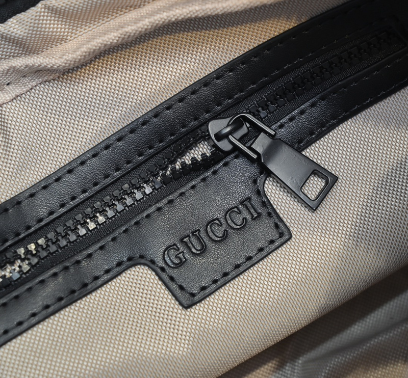 Gucci Tiger Embroidered Leather Crossbody Bag - image 9