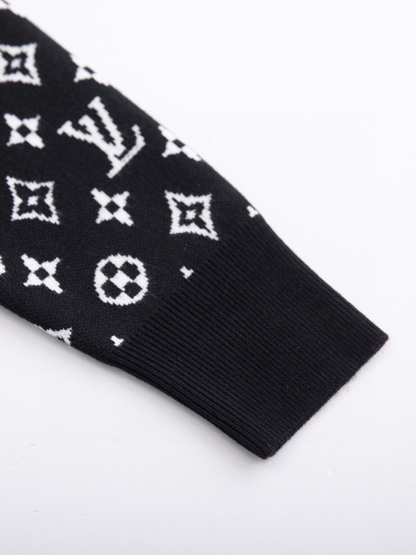 Louis Vuitton Monochrome Monogram Wool Jumper- Black - image 4