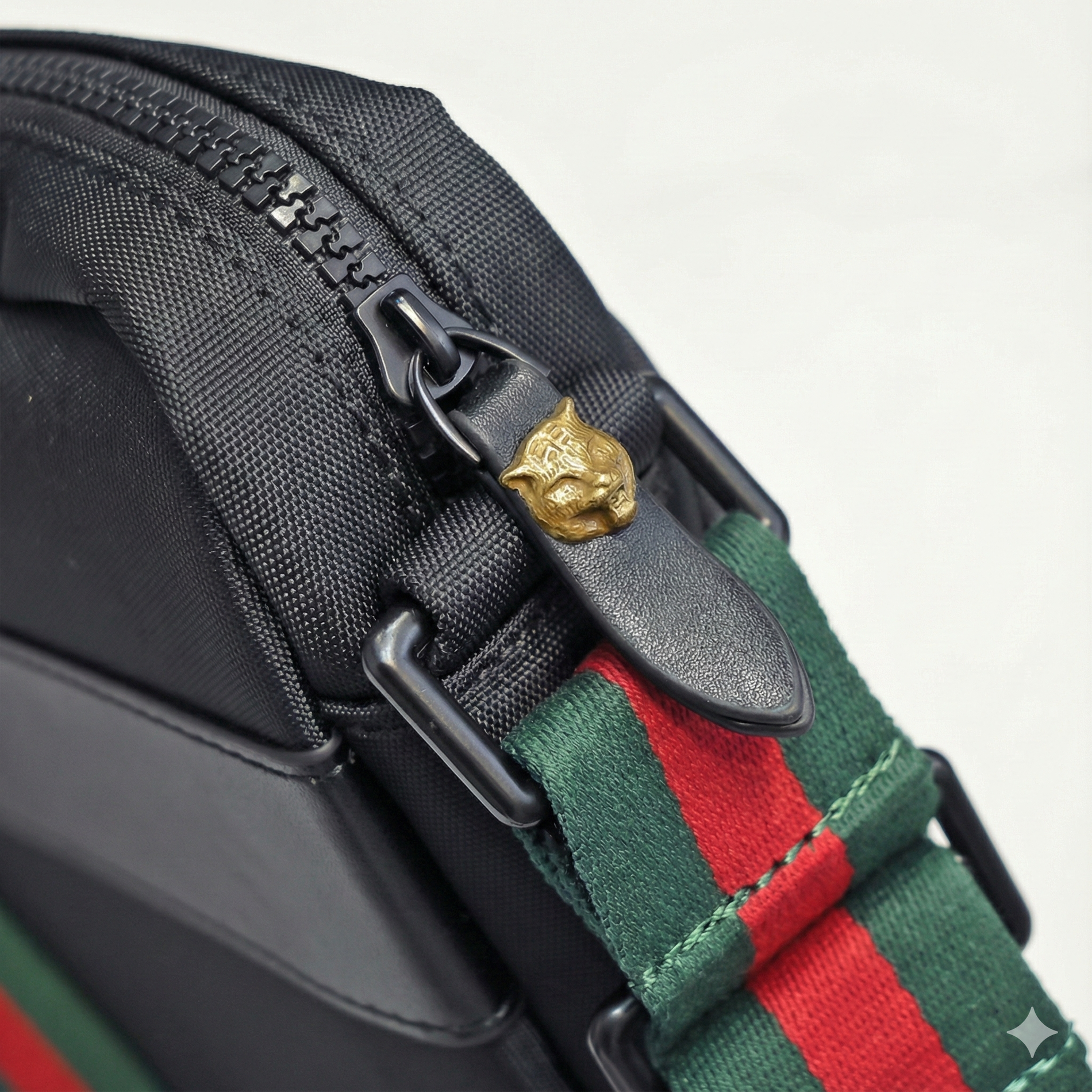 Gucci Tiger Embroidered Leather Crossbody Bag - image 7