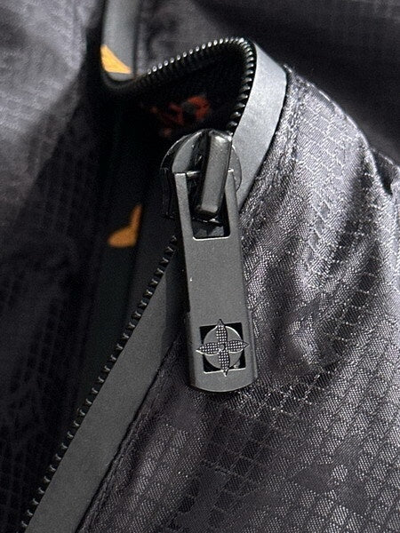 Louis Vuitton Glossy Monogram Puffer Jacket - Black - image 5