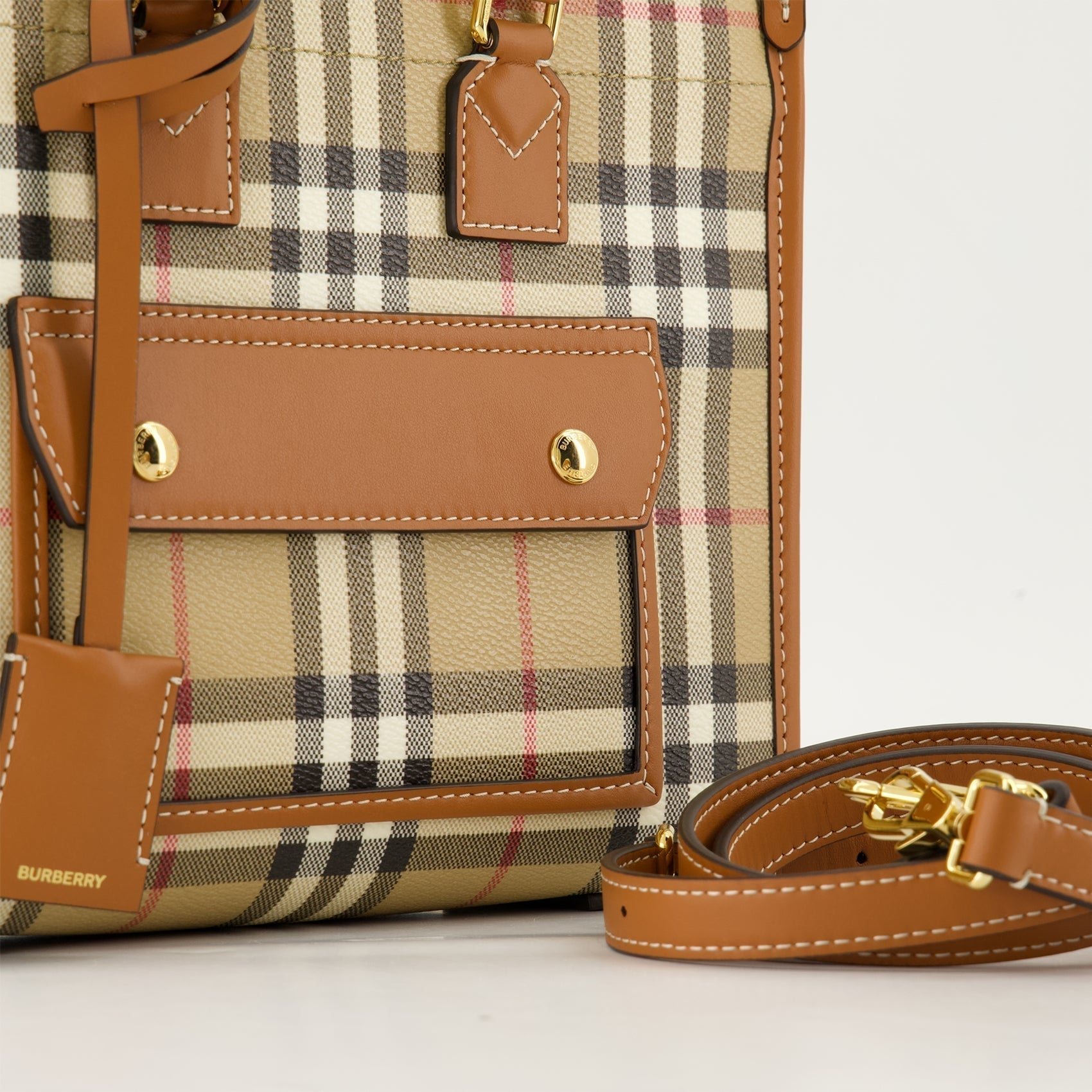 Burberry Mini cabas Freya - image 3