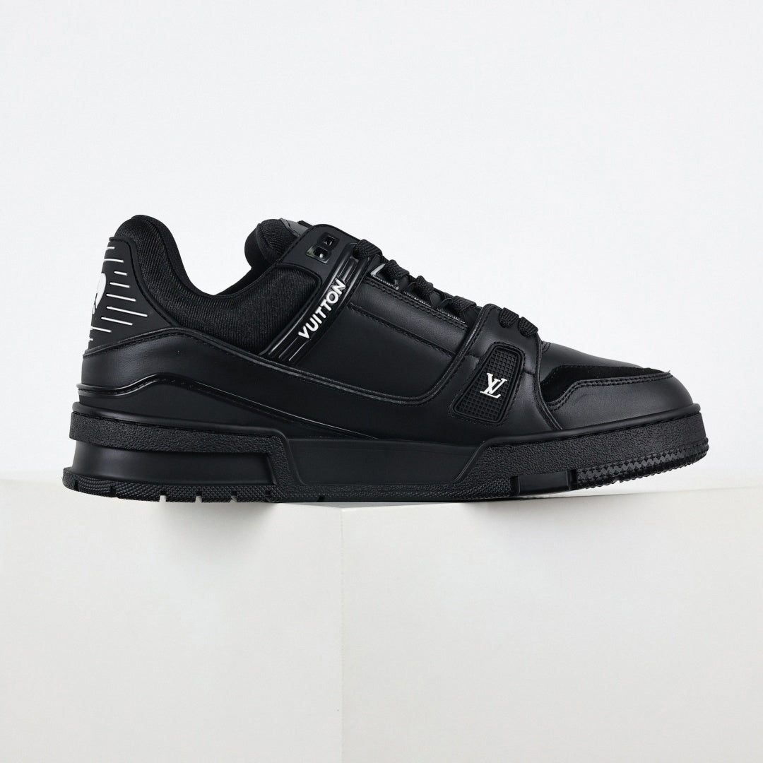 Louis Vuitton Trainer Sneaker in Black Leather