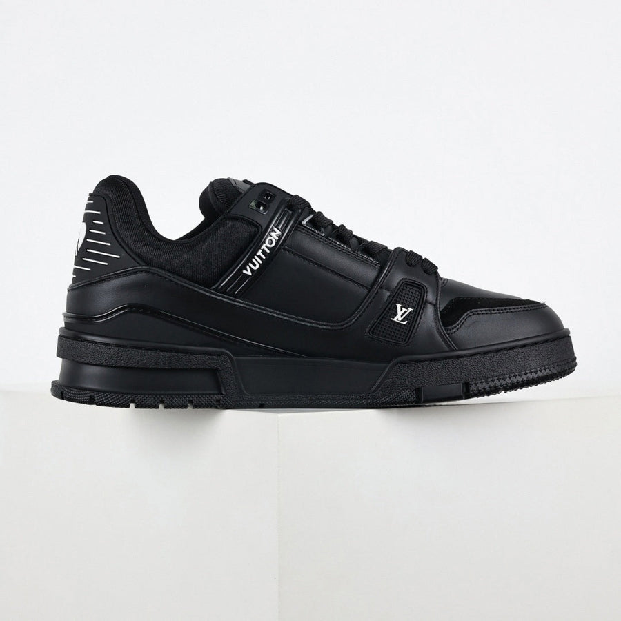 Louis Vuitton Trainer Sneaker in Black Leather