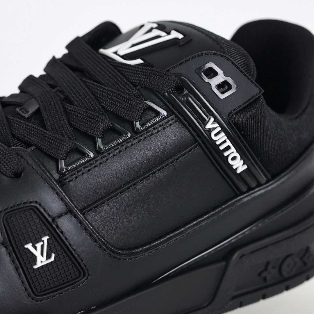 Louis Vuitton Trainer Sneaker in Black Leather - image 4