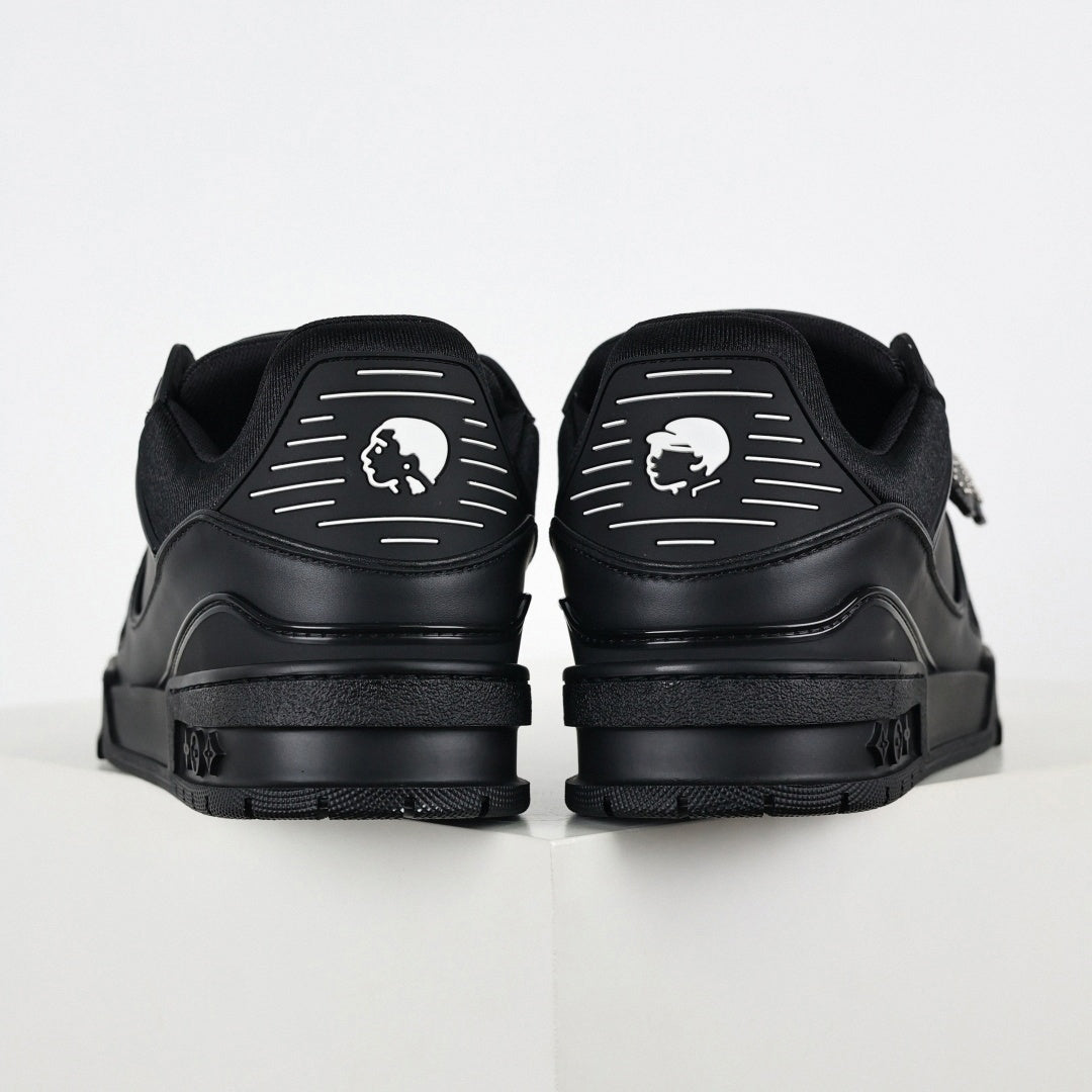 Louis Vuitton Trainer Sneaker in Black Leather - image 9